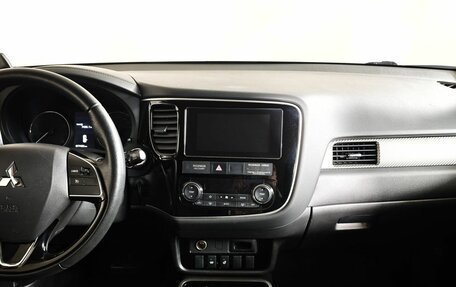 Mitsubishi Outlander III рестайлинг 3, 2018 год, 1 781 000 рублей, 15 фотография