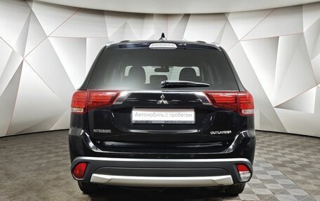 Mitsubishi Outlander III рестайлинг 3, 2018 год, 1 781 000 рублей, 8 фотография