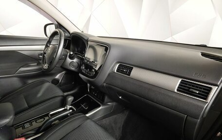 Mitsubishi Outlander III рестайлинг 3, 2018 год, 1 781 000 рублей, 13 фотография