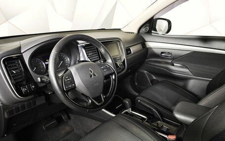 Mitsubishi Outlander III рестайлинг 3, 2018 год, 1 781 000 рублей, 19 фотография