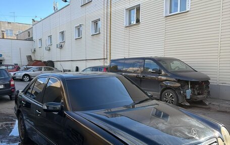 Mercedes-Benz E-Класс, 2001 год, 270 000 рублей, 2 фотография