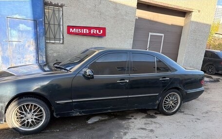 Mercedes-Benz E-Класс, 2001 год, 270 000 рублей, 4 фотография
