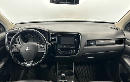 Mitsubishi Outlander III рестайлинг 3, 2016 год, 1 950 000 рублей, 4 фотография
