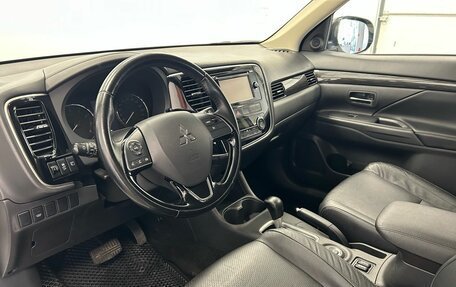 Mitsubishi Outlander III рестайлинг 3, 2016 год, 1 950 000 рублей, 8 фотография