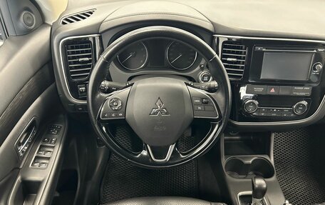 Mitsubishi Outlander III рестайлинг 3, 2016 год, 1 950 000 рублей, 11 фотография