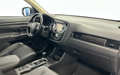 Mitsubishi Outlander III рестайлинг 3, 2016 год, 1 950 000 рублей, 21 фотография