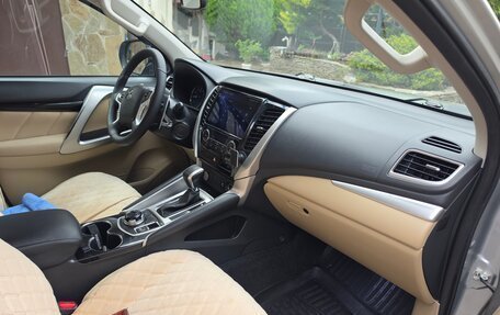 Mitsubishi Montero Sport, 2018 год, 2 600 000 рублей, 12 фотография