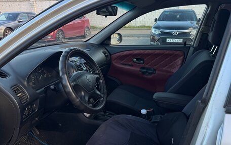 Mitsubishi Carisma I, 2001 год, 230 000 рублей, 12 фотография