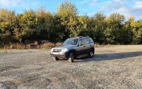 Chevrolet Niva I рестайлинг, 2015 год, 585 000 рублей, 2 фотография