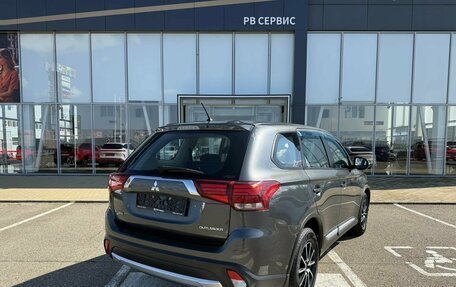 Mitsubishi Outlander III рестайлинг 3, 2015 год, 1 490 000 рублей, 9 фотография