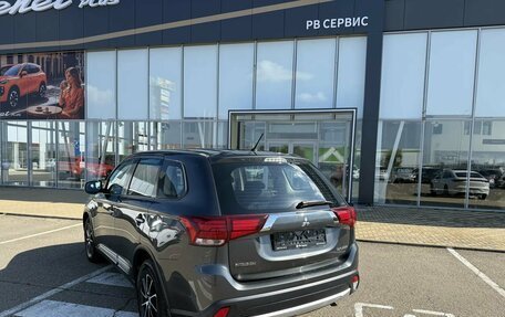 Mitsubishi Outlander III рестайлинг 3, 2015 год, 1 490 000 рублей, 10 фотография