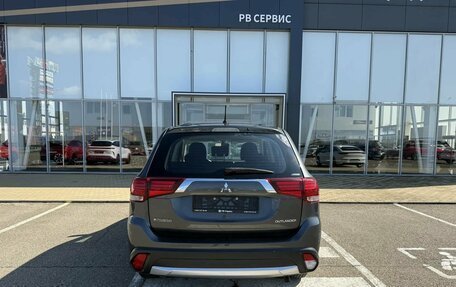 Mitsubishi Outlander III рестайлинг 3, 2015 год, 1 490 000 рублей, 11 фотография