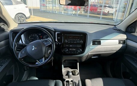 Mitsubishi Outlander III рестайлинг 3, 2015 год, 1 490 000 рублей, 13 фотография