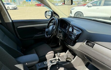 Mitsubishi Outlander III рестайлинг 3, 2015 год, 1 490 000 рублей, 23 фотография