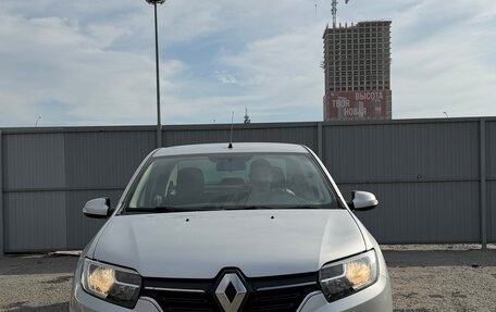 Renault Logan II, 2020 год, 899 999 рублей, 2 фотография