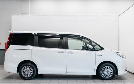 Toyota Esquire I, 2016 год, 1 699 000 рублей, 6 фотография