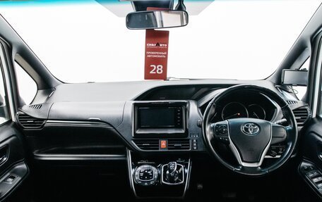 Toyota Esquire I, 2016 год, 1 699 000 рублей, 13 фотография