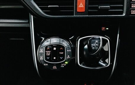 Toyota Esquire I, 2016 год, 1 699 000 рублей, 21 фотография