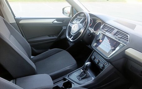 Volkswagen Tiguan II, 2019 год, 1 999 000 рублей, 14 фотография