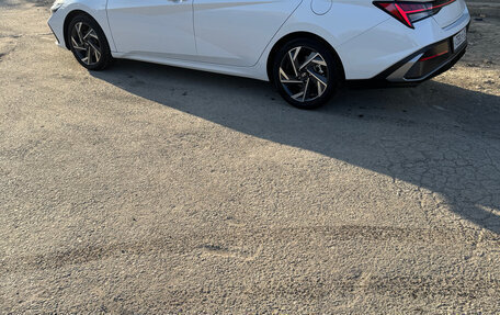 Hyundai Elantra, 2023 год, 2 300 000 рублей, 3 фотография