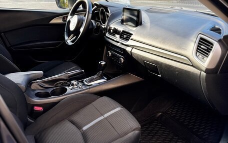 Mazda 3, 2018 год, 1 370 000 рублей, 24 фотография