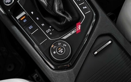 Volkswagen Tiguan II, 2020 год, 2 439 000 рублей, 19 фотография
