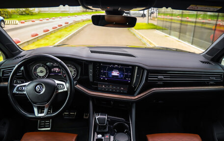 Volkswagen Touareg III, 2018 год, 4 300 000 рублей, 13 фотография