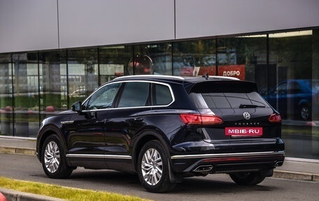 Volkswagen Touareg III, 2018 год, 4 300 000 рублей, 8 фотография