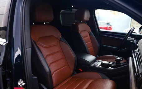 Volkswagen Touareg III, 2018 год, 4 300 000 рублей, 30 фотография