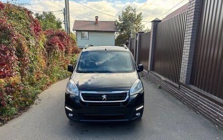 Peugeot Partner II рестайлинг 2, 2017 год, 870 000 рублей, 2 фотография