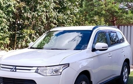 Mitsubishi Outlander III рестайлинг 3, 2012 год, 2 190 000 рублей, 2 фотография
