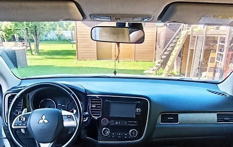 Mitsubishi Outlander III рестайлинг 3, 2012 год, 2 190 000 рублей, 10 фотография