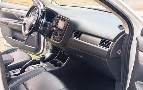 Mitsubishi Outlander III рестайлинг 3, 2012 год, 2 190 000 рублей, 11 фотография