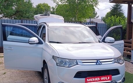 Mitsubishi Outlander III рестайлинг 3, 2012 год, 2 190 000 рублей, 27 фотография