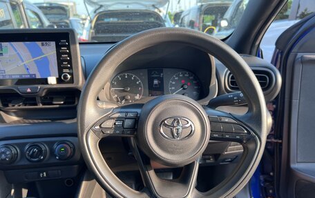 Toyota Yaris, 2022 год, 1 390 000 рублей, 5 фотография