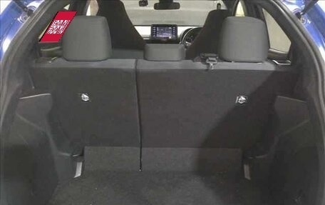 Toyota Yaris, 2022 год, 1 390 000 рублей, 13 фотография