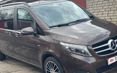 Mercedes-Benz V-Класс, 2017 год, 4 450 000 рублей, 2 фотография