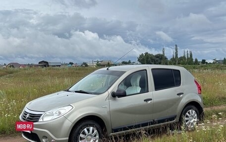 Renault Sandero I, 2013 год, 620 000 рублей, 2 фотография