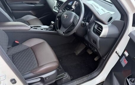 Toyota C-HR I рестайлинг, 2019 год, 1 324 911 рублей, 13 фотография