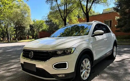 Volkswagen T-Roc I, 2023 год, 1 597 000 рублей, 1 фотография