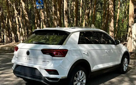 Volkswagen T-Roc I, 2023 год, 1 597 000 рублей, 4 фотография