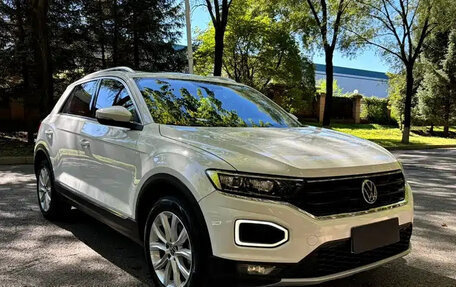 Volkswagen T-Roc I, 2023 год, 1 597 000 рублей, 5 фотография