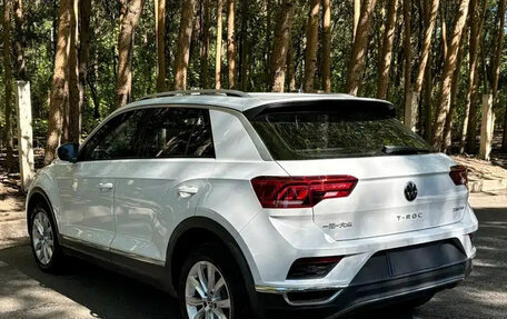 Volkswagen T-Roc I, 2023 год, 1 597 000 рублей, 2 фотография