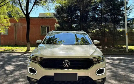 Volkswagen T-Roc I, 2023 год, 1 597 000 рублей, 6 фотография
