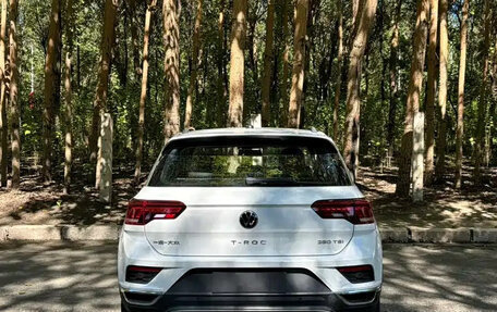 Volkswagen T-Roc I, 2023 год, 1 597 000 рублей, 3 фотография