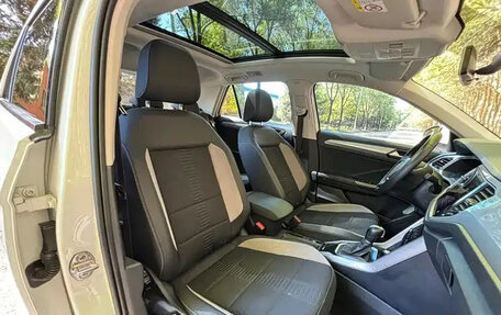 Volkswagen T-Roc I, 2023 год, 1 597 000 рублей, 15 фотография
