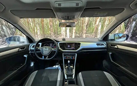 Volkswagen T-Roc I, 2023 год, 1 597 000 рублей, 13 фотография