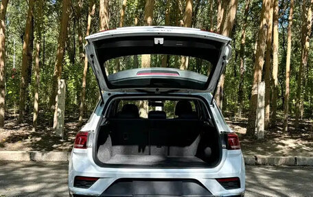 Volkswagen T-Roc I, 2023 год, 1 597 000 рублей, 19 фотография