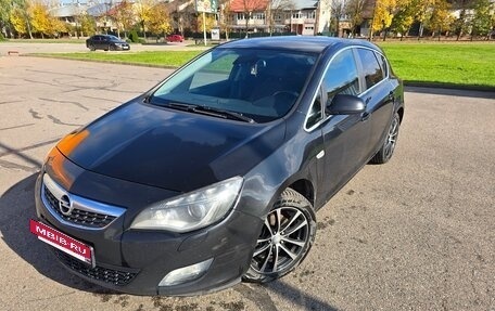 Opel Astra J, 2011 год, 650 000 рублей, 2 фотография