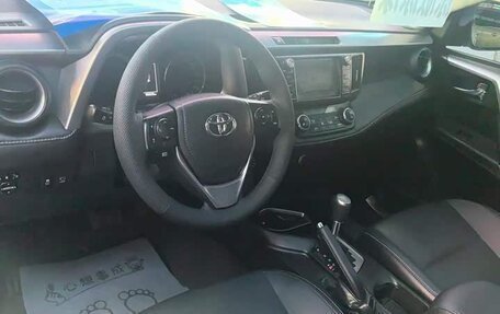 Toyota RAV4, 2018 год, 1 950 000 рублей, 5 фотография